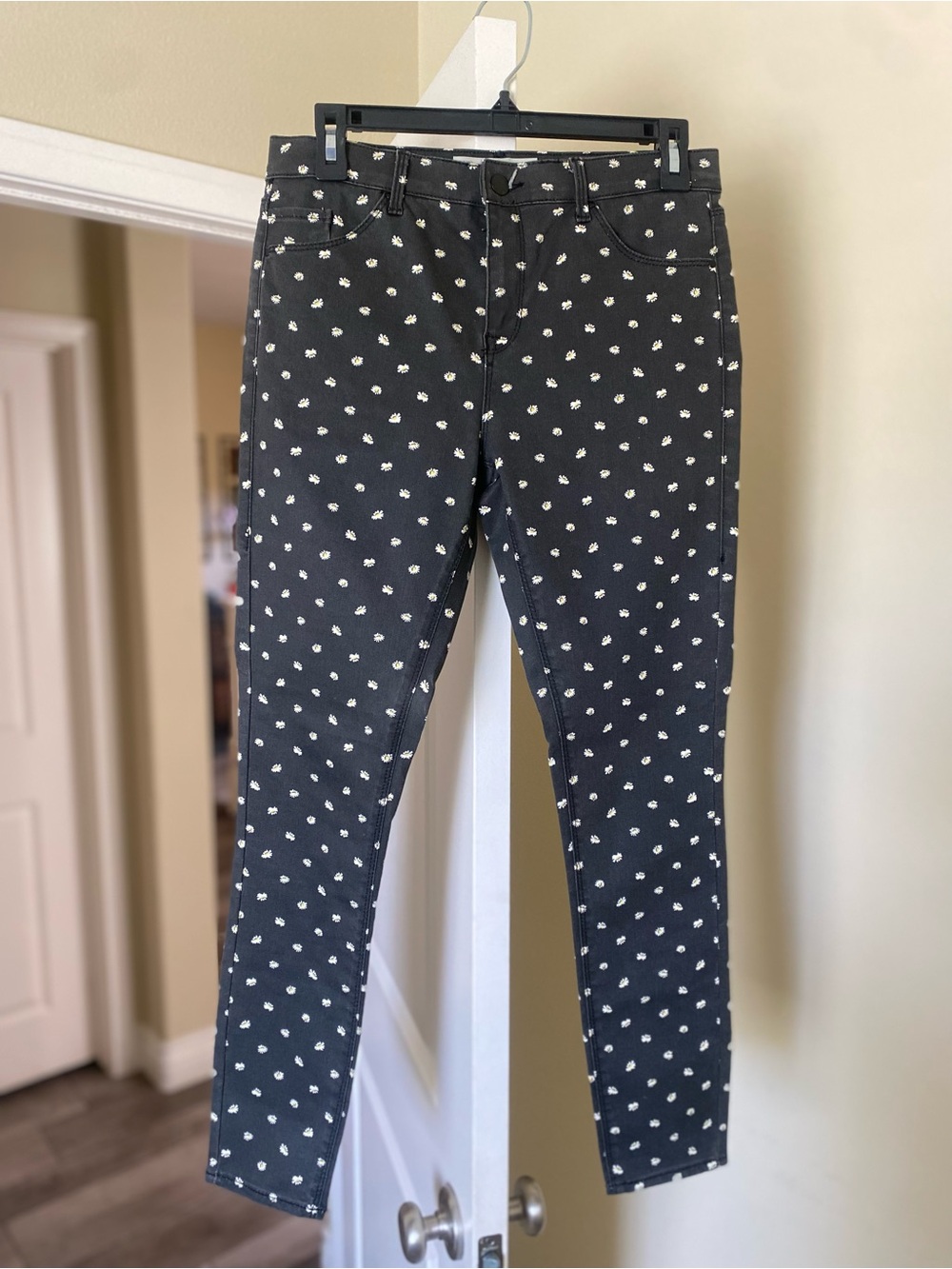 Topshop Black Skinny Jeans with White Daisy Print